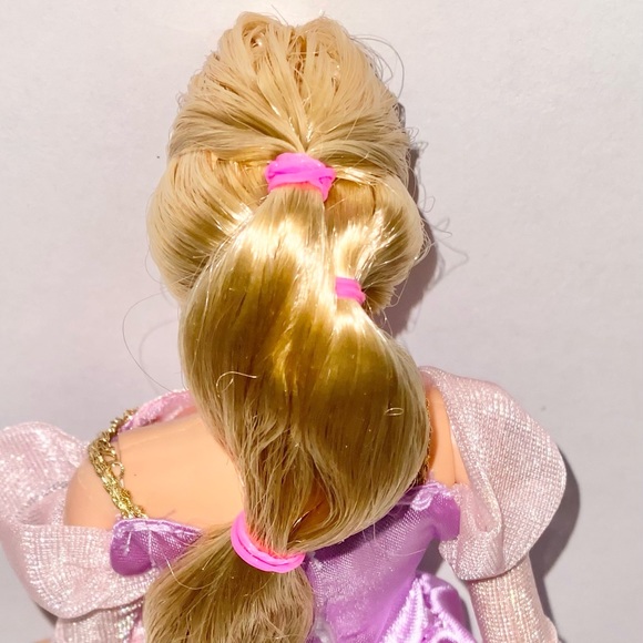 2004 Barbie The Fairytale Collection - Rapunzel Doll Mattel #B5826 - Picture 6 of 11